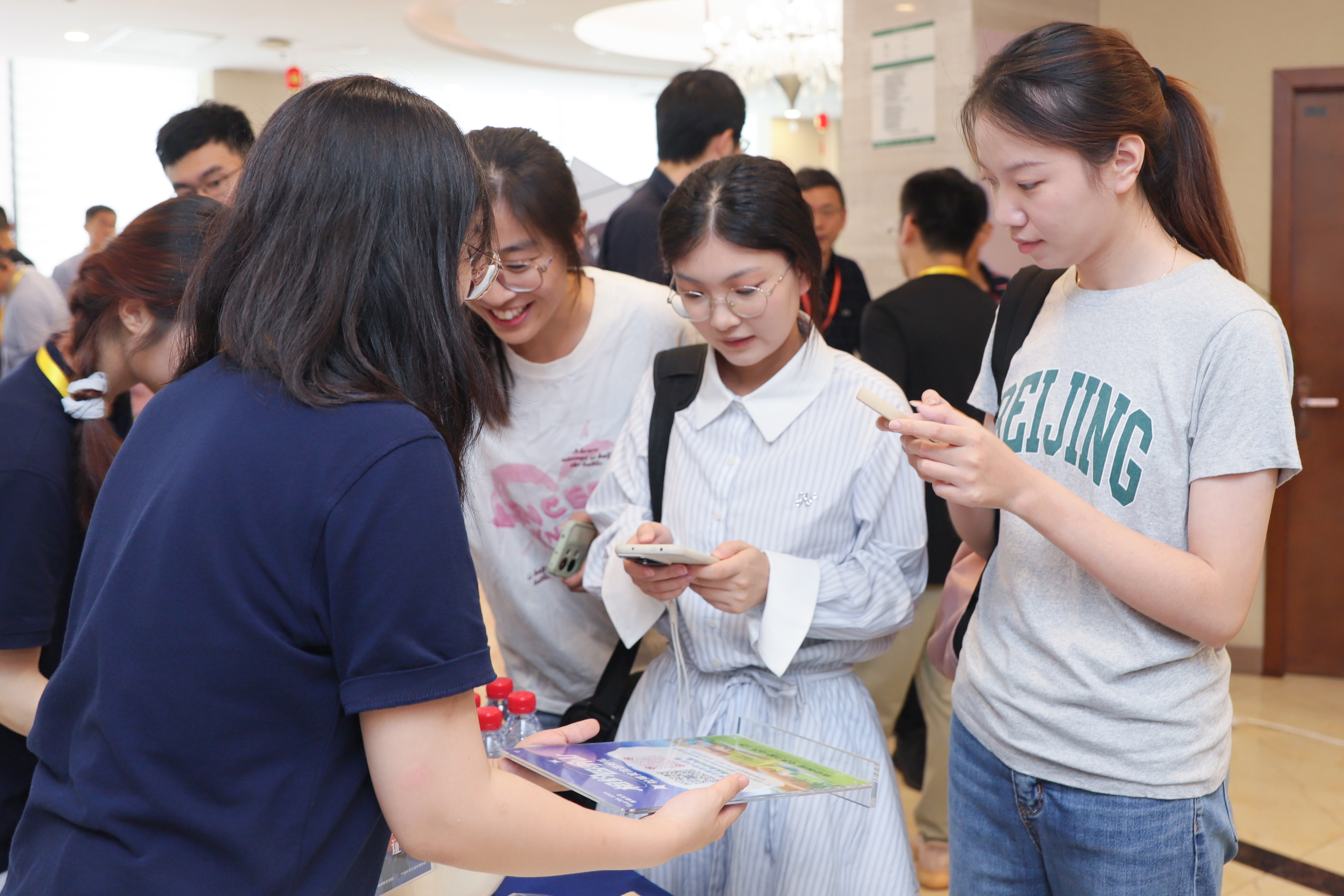 拍卖物品展示 - 图谱天文